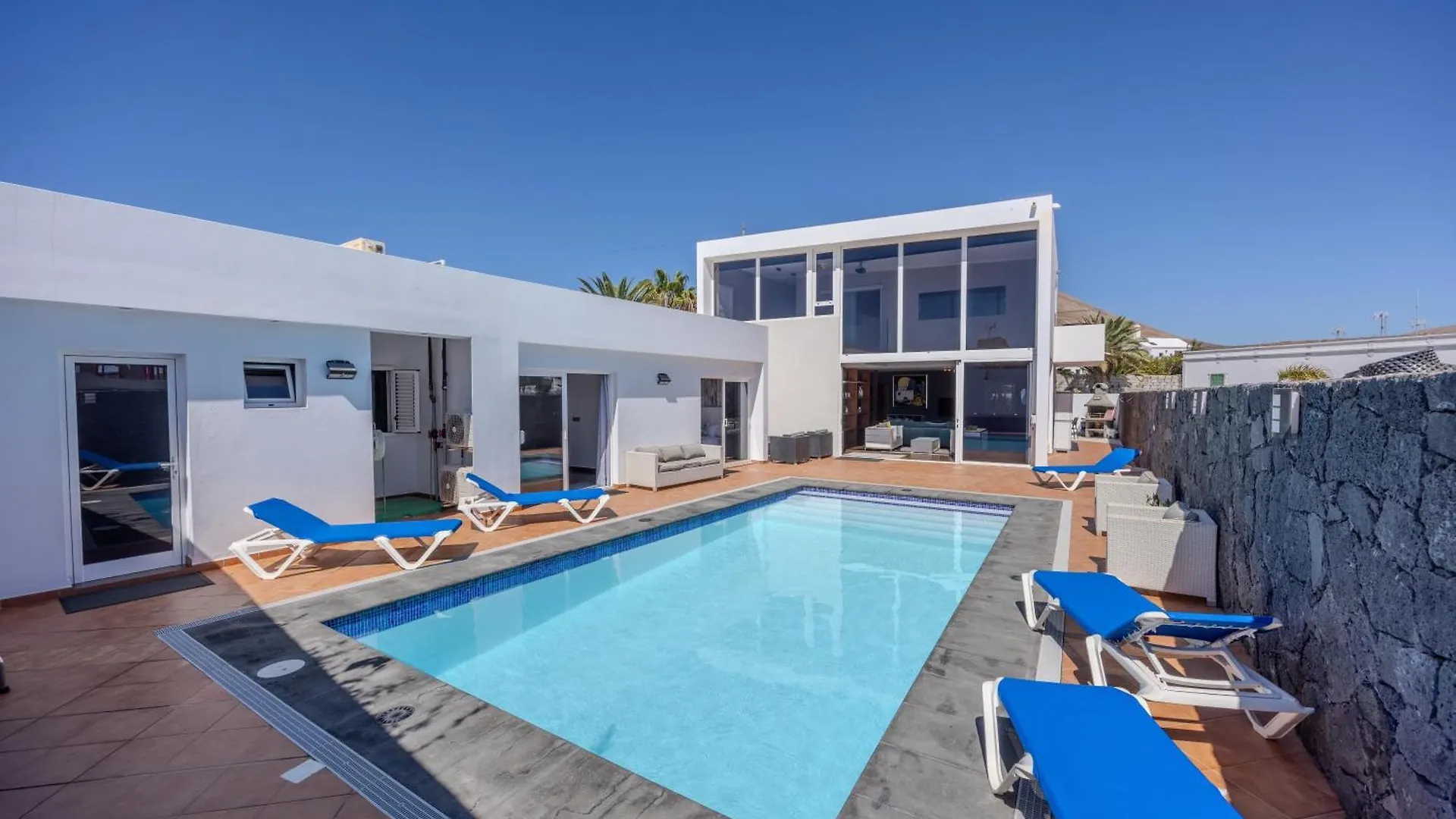 Villa Alma Tias 0*,